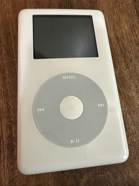 Apple iPod Classic 4th‎ Generation
White HP Logo Model MP7001 As Is Parts Only